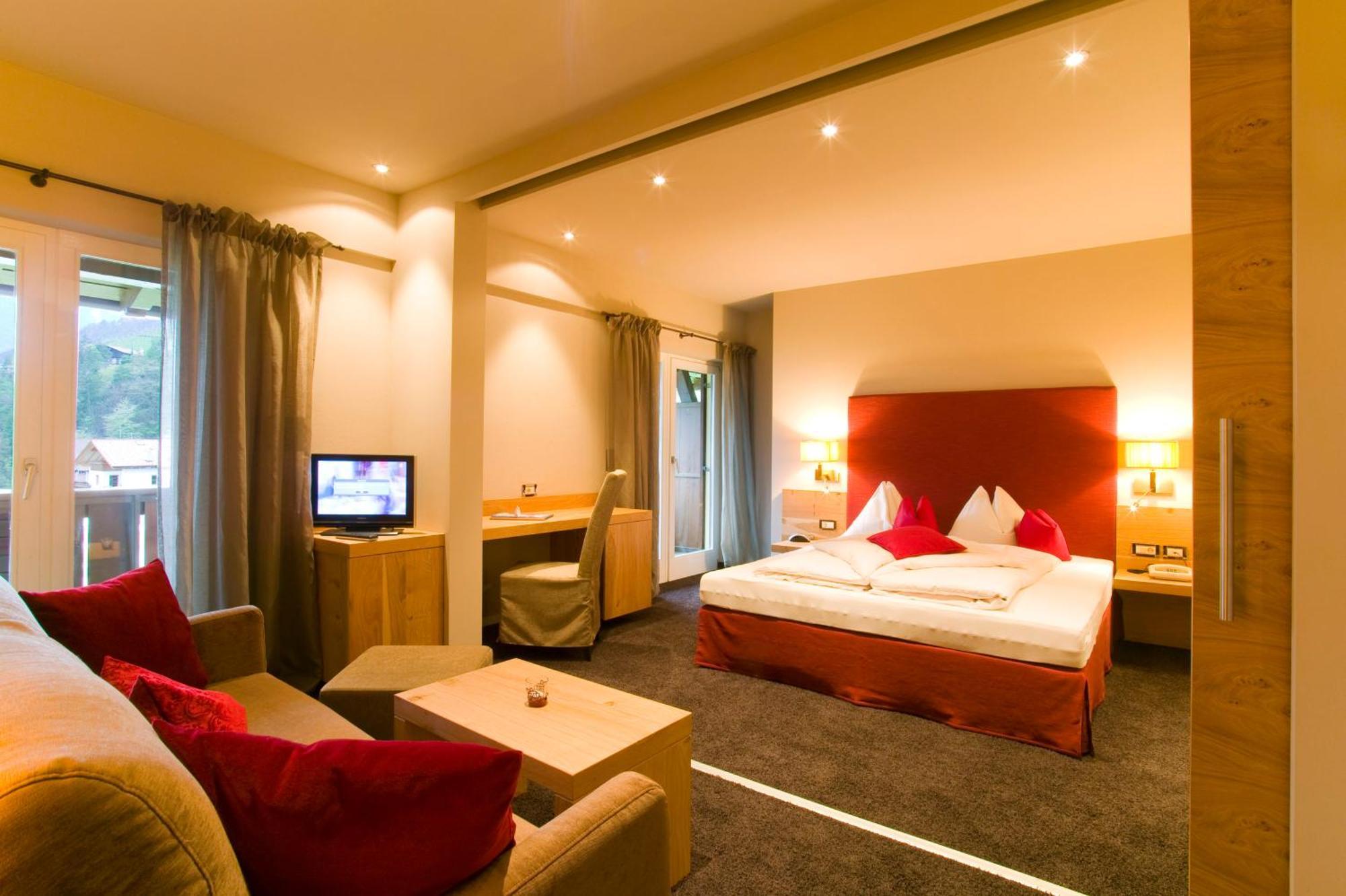 Hotel Kronsbuehel ติโรโล ภายนอก รูปภาพ