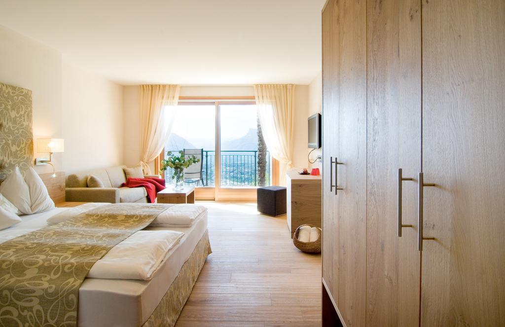 Hotel Kronsbuehel ติโรโล ภายนอก รูปภาพ